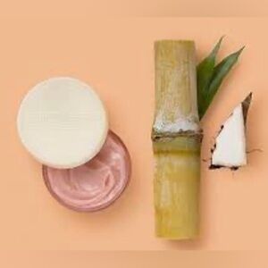 BURT’S BEES Illuminating Eye Balm